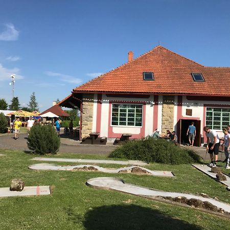 Hotel Famozclub à Bakov nad Jizerou Extérieur photo