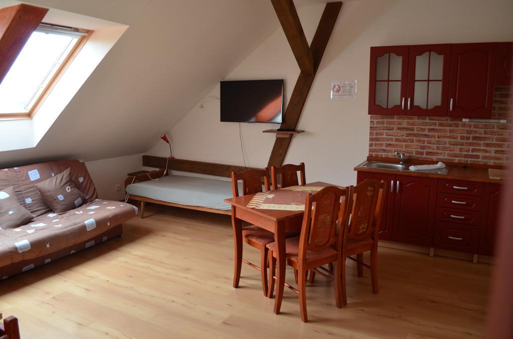 Hotel Famozclub à Bakov nad Jizerou Chambre photo