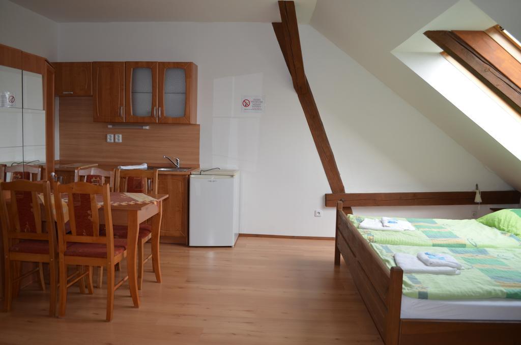 Hotel Famozclub à Bakov nad Jizerou Chambre photo