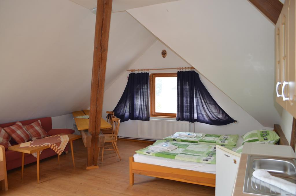 Hotel Famozclub à Bakov nad Jizerou Chambre photo
