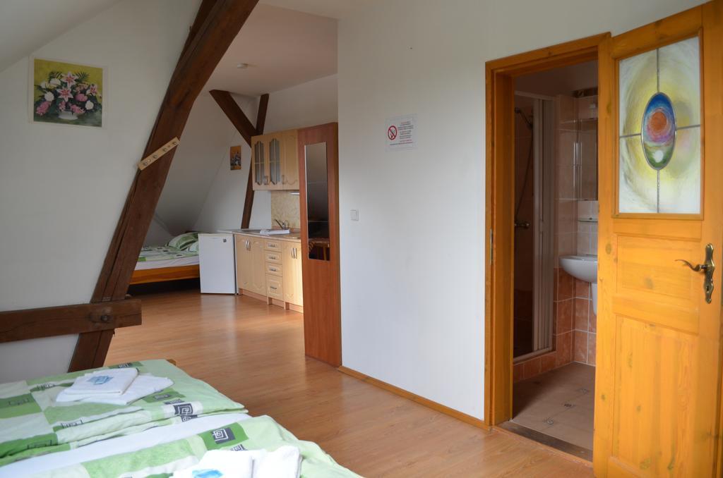 Hotel Famozclub à Bakov nad Jizerou Chambre photo