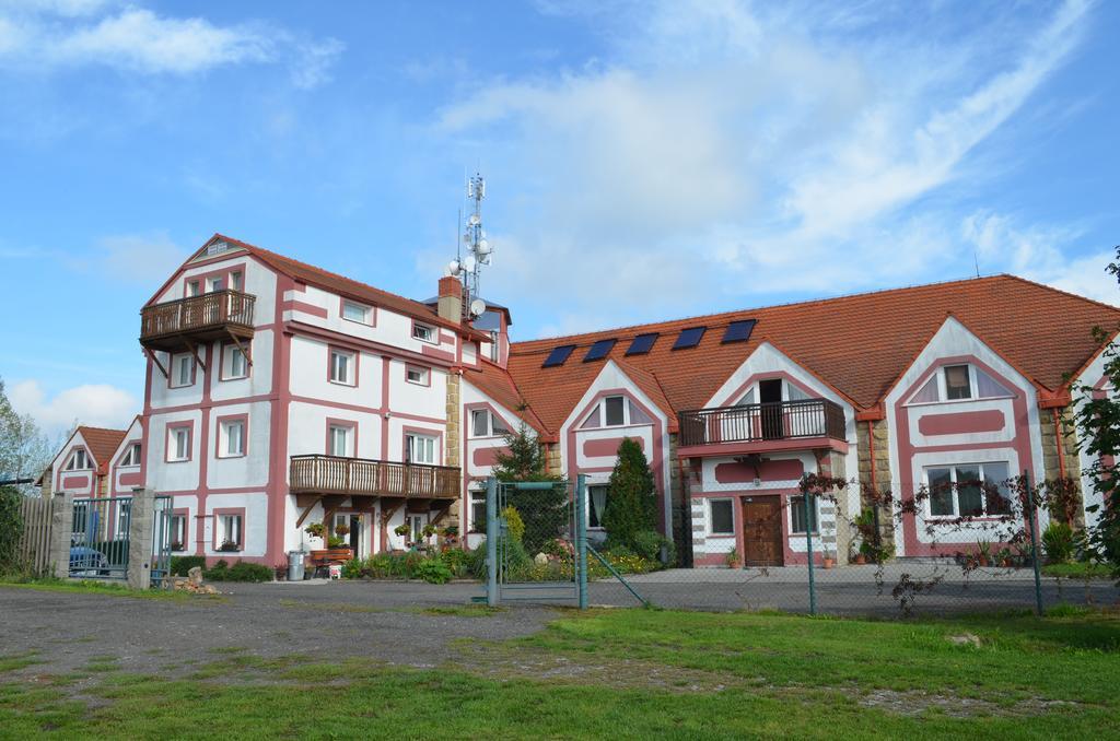 Hotel Famozclub à Bakov nad Jizerou Extérieur photo