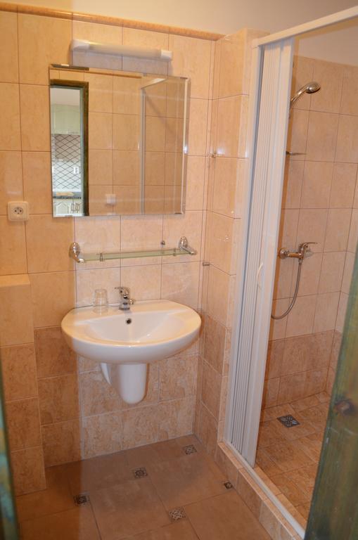 Hotel Famozclub à Bakov nad Jizerou Chambre photo
