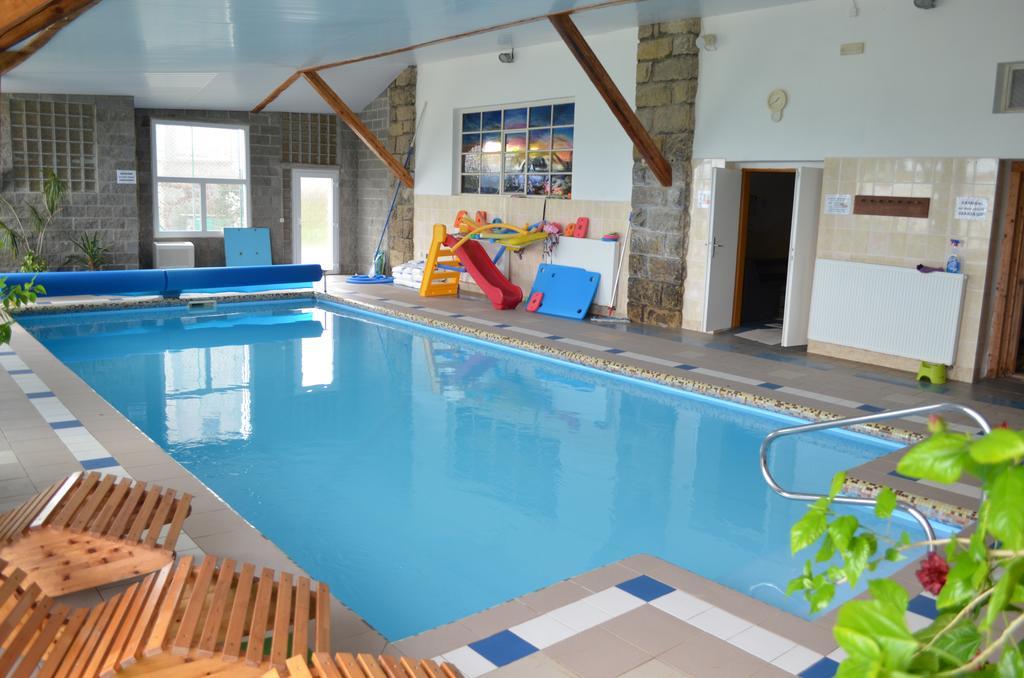 Hotel Famozclub à Bakov nad Jizerou Extérieur photo