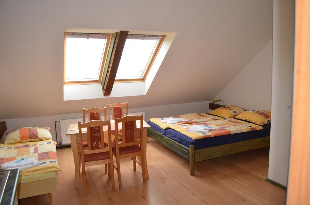 Hotel Famozclub à Bakov nad Jizerou Chambre photo
