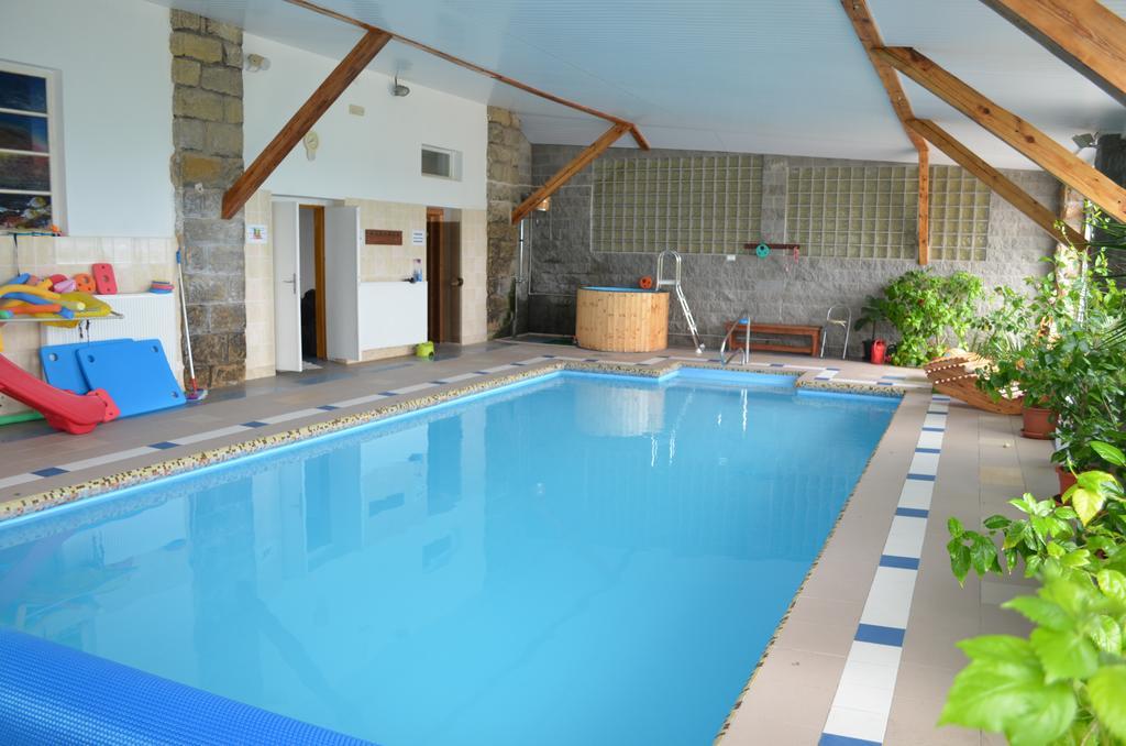 Hotel Famozclub à Bakov nad Jizerou Extérieur photo