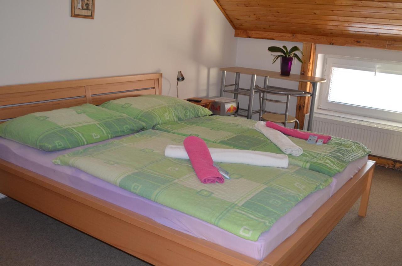 Hotel Famozclub à Bakov nad Jizerou Chambre photo