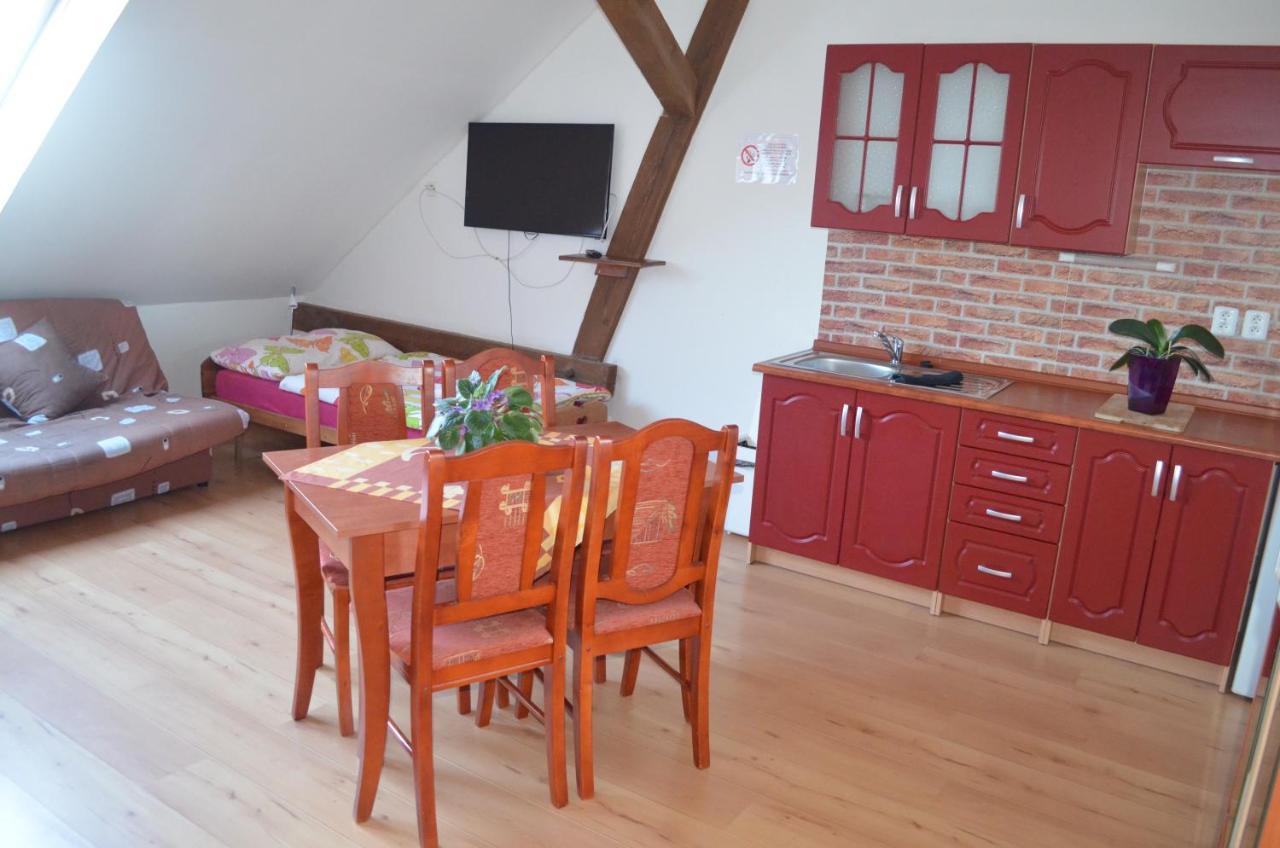 Hotel Famozclub à Bakov nad Jizerou Extérieur photo