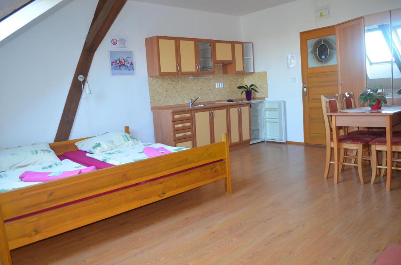 Hotel Famozclub à Bakov nad Jizerou Chambre photo