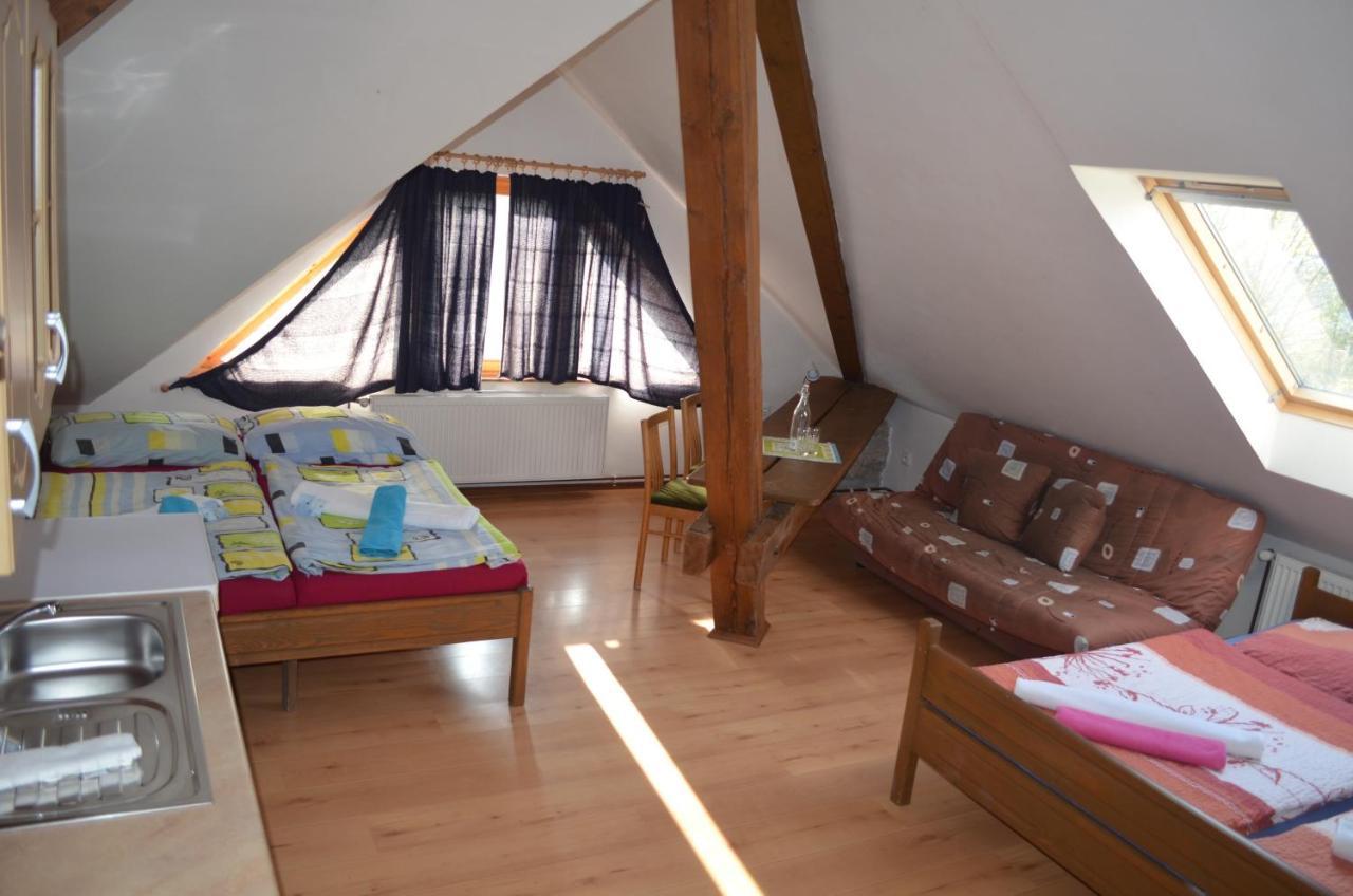 Hotel Famozclub à Bakov nad Jizerou Chambre photo