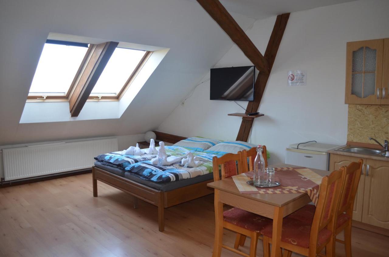 Hotel Famozclub à Bakov nad Jizerou Extérieur photo
