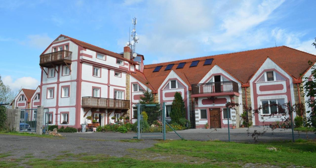 Hotel Famozclub à Bakov nad Jizerou Extérieur photo