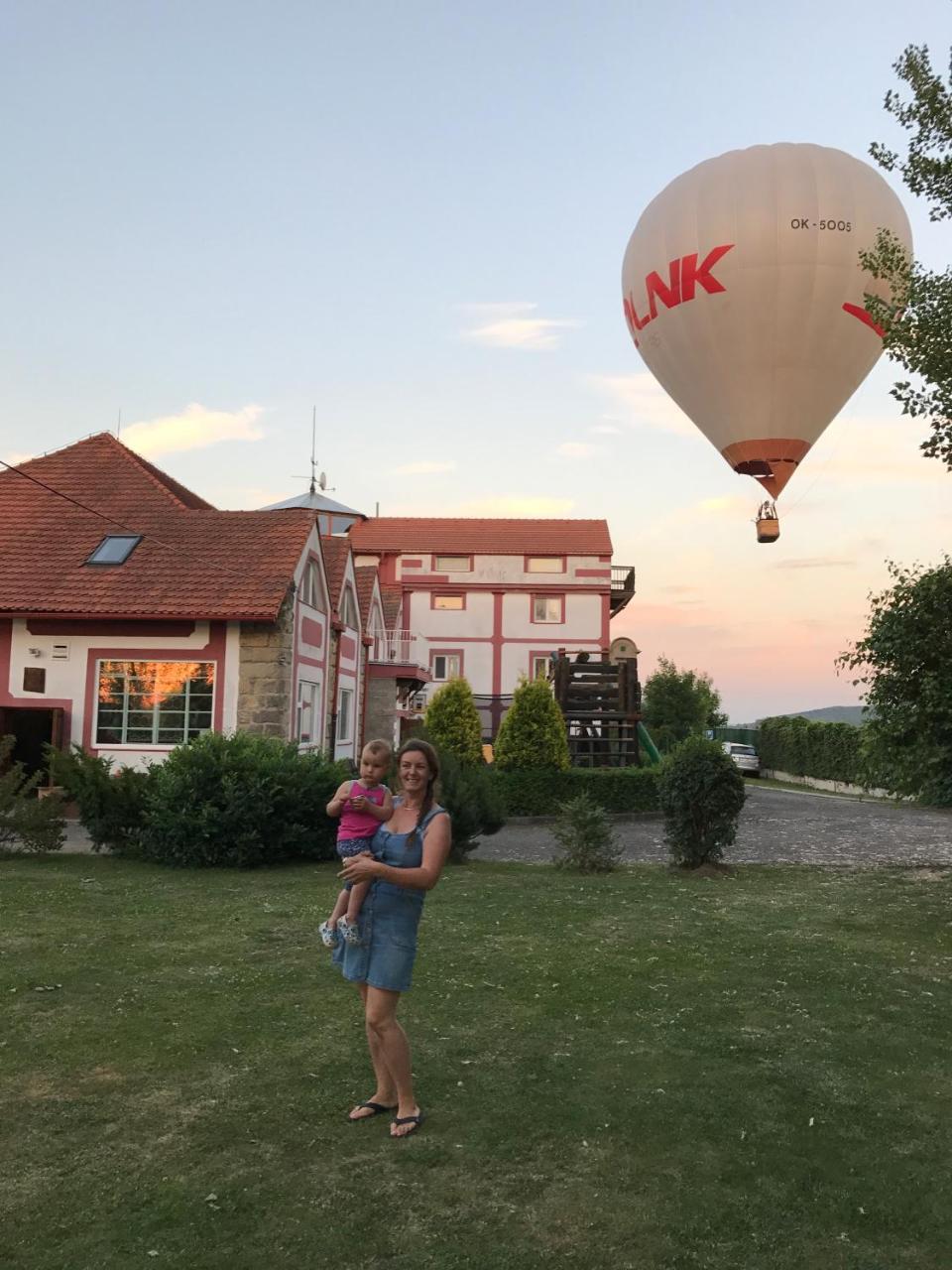 Hotel Famozclub à Bakov nad Jizerou Extérieur photo
