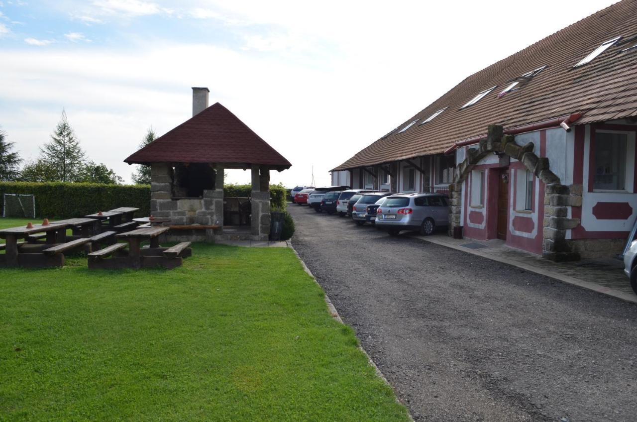 Hotel Famozclub à Bakov nad Jizerou Extérieur photo