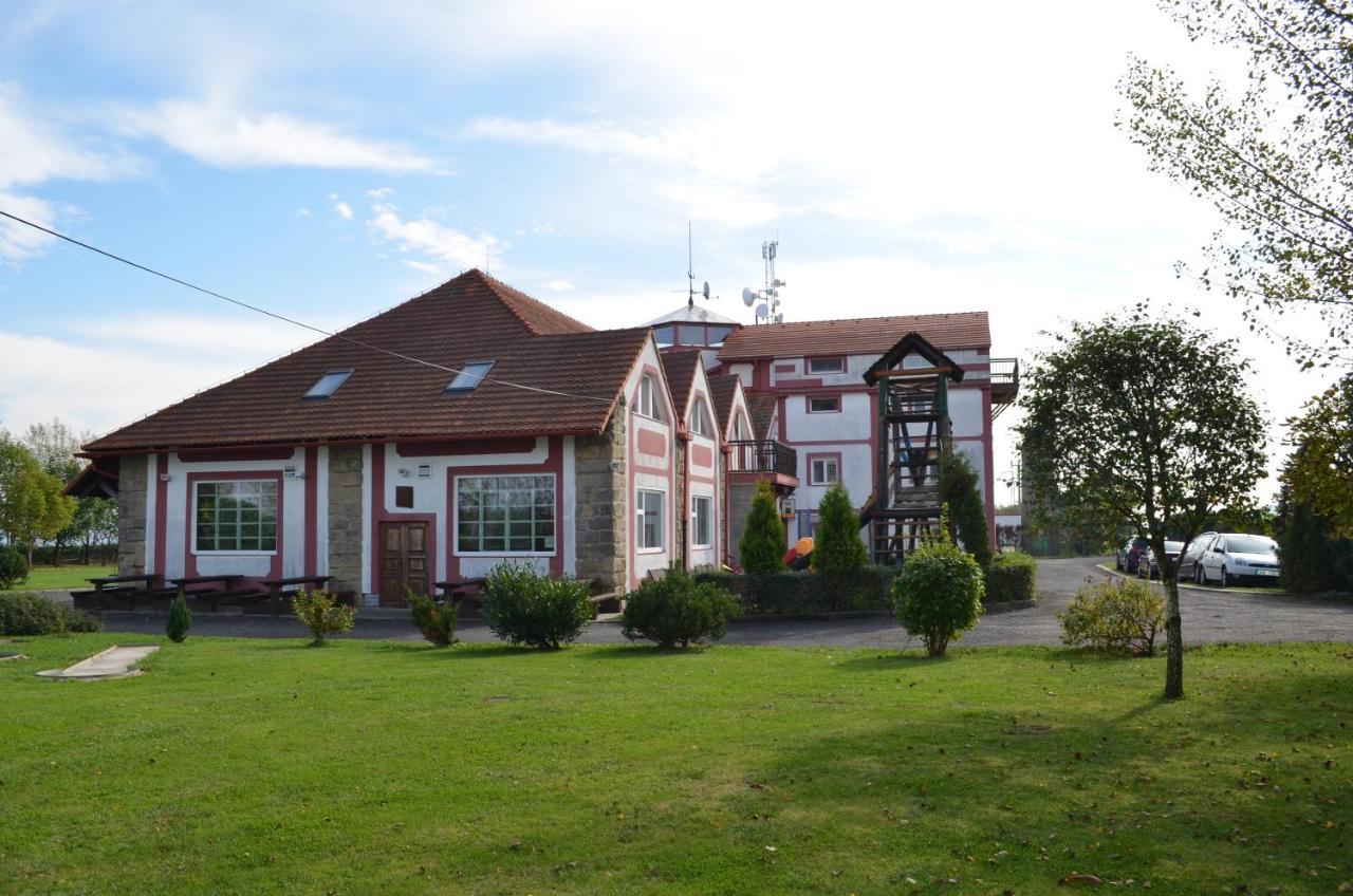 Hotel Famozclub à Bakov nad Jizerou Extérieur photo