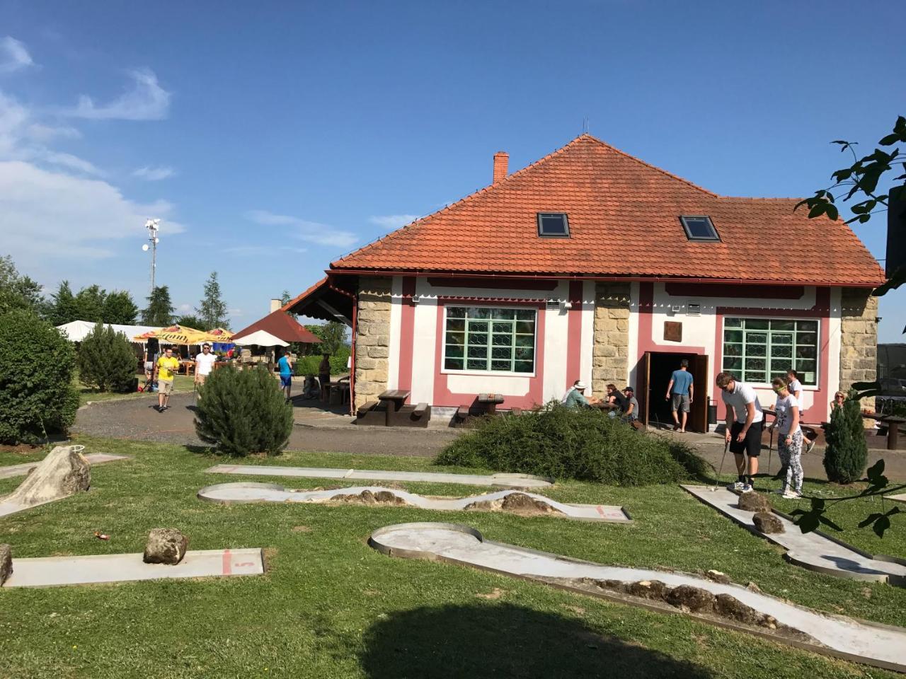Hotel Famozclub à Bakov nad Jizerou Extérieur photo