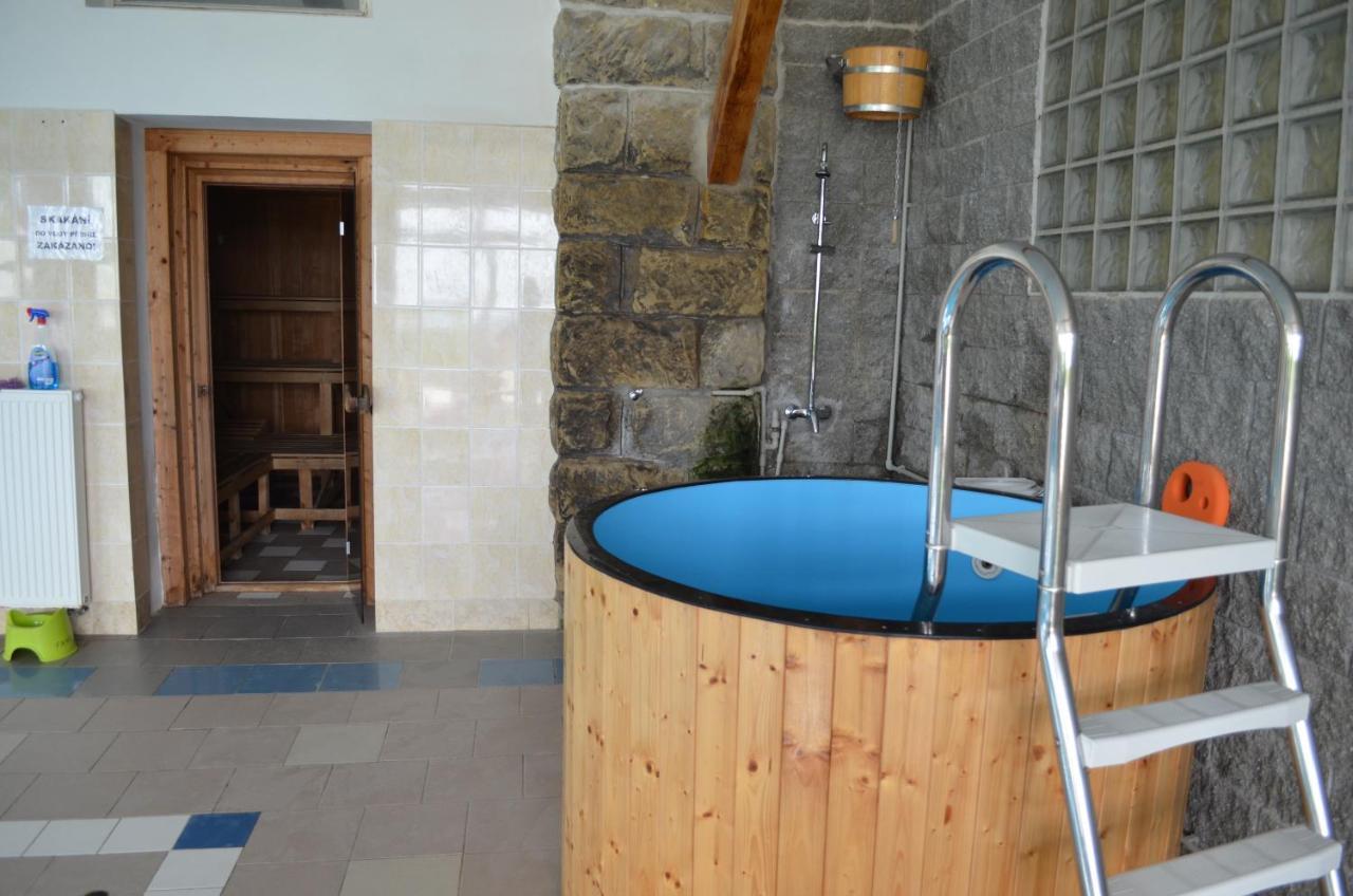 Hotel Famozclub à Bakov nad Jizerou Extérieur photo